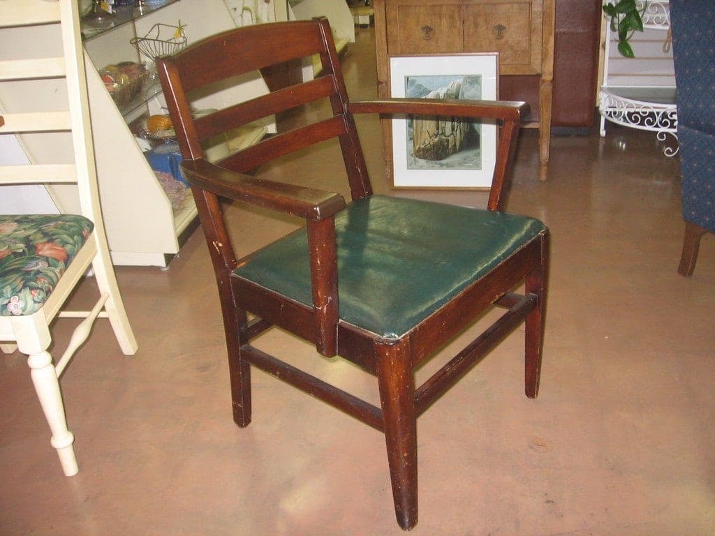Silla de madera restaurada