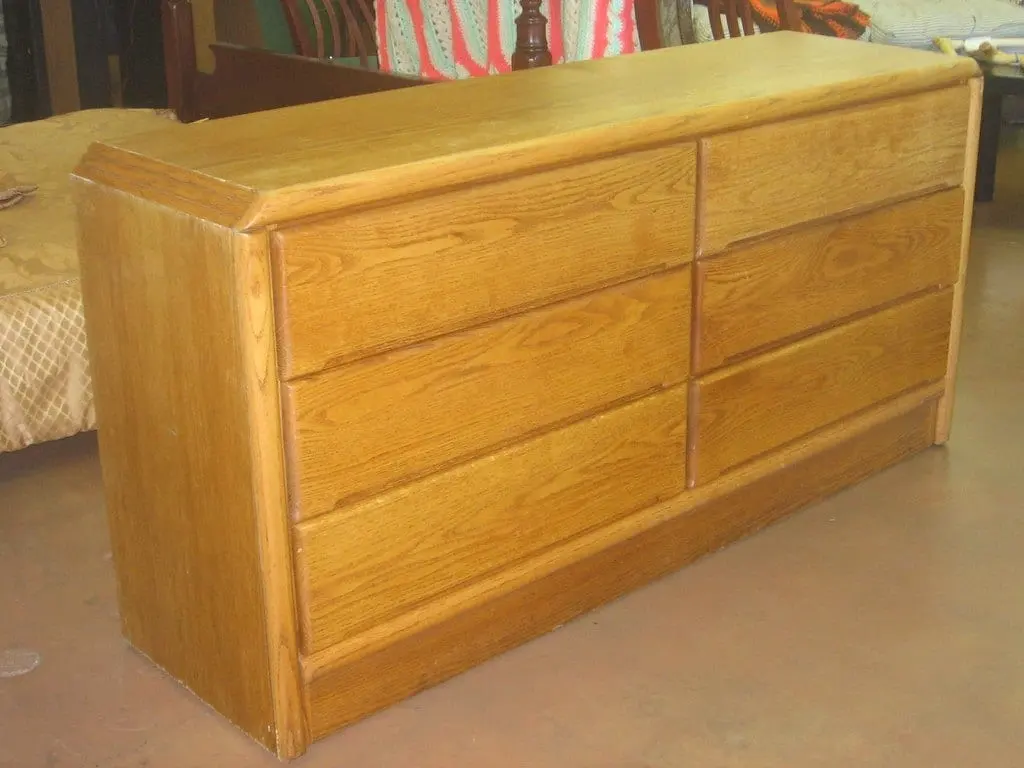 Oak chest of drawers